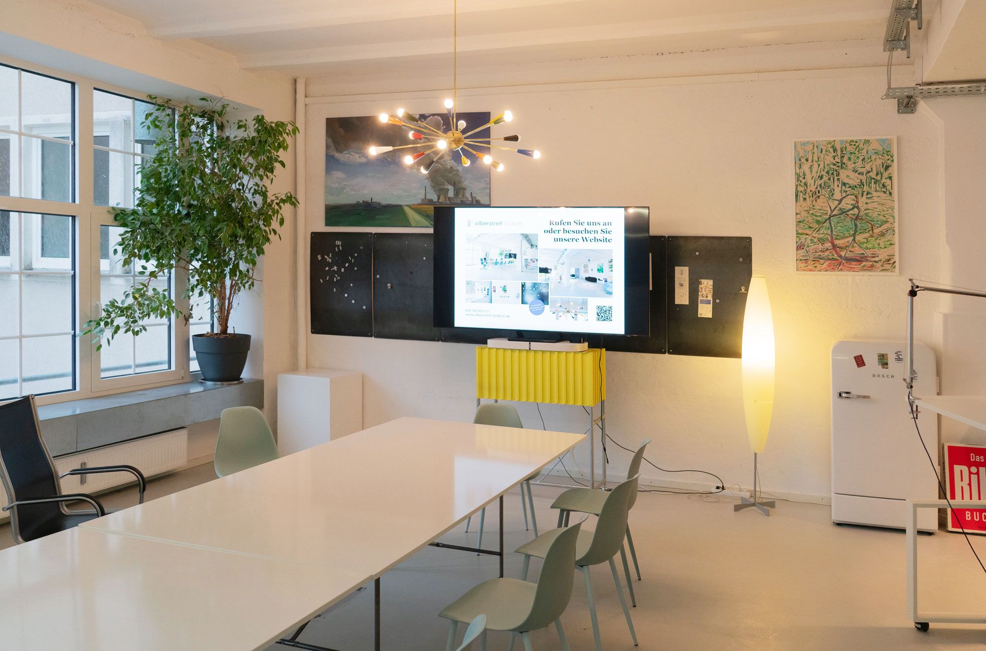 Loft Raum mit Monitor in München